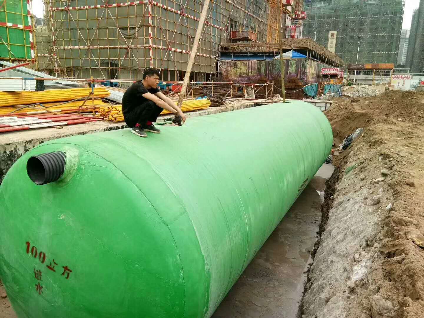 伊春居民小區(qū)玻璃鋼化糞池公司品牌設(shè)備-廠家直銷(xiāo)價(jià)格